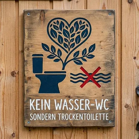 Romantische Gartenlaube Mit Blick Auf Elbe *
